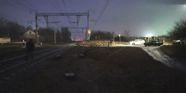 У Здолбунові на хлопця впав залізничний шлагбаум, мотоцикліст загинув на місці (ФОТО)